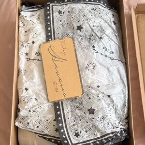 NIB Vintage Havana Lucy White and Black Glitter Sneakers - Size 10